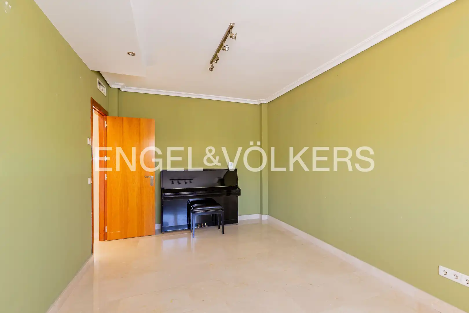 Houses for sale in Villanueva de la Cañada  with Air Conditioner, Heating and Private garden