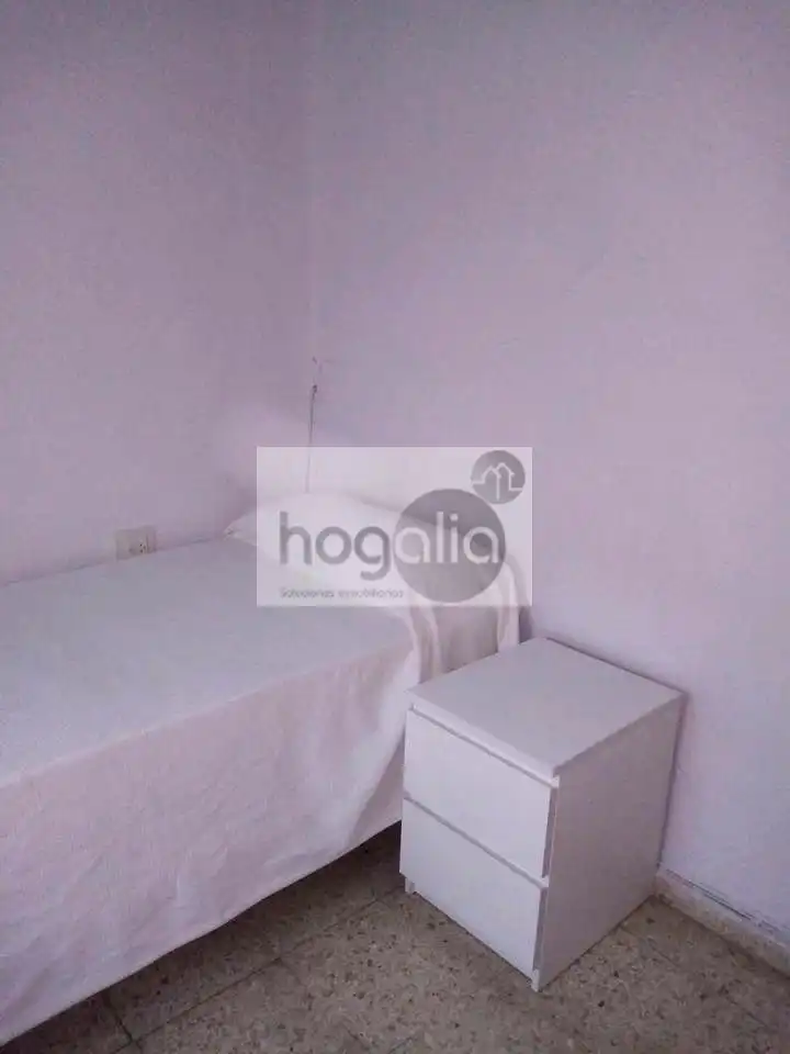 Habitación de Piso de alquiler en Sevilla con Aire acondicionado y Amueblado