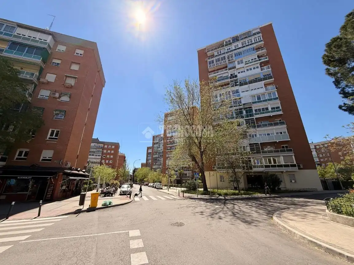 Außenansicht von Wohnung zum Verkauf in Madrid mit Klimaanlage, Möbliert und Haustechnik
