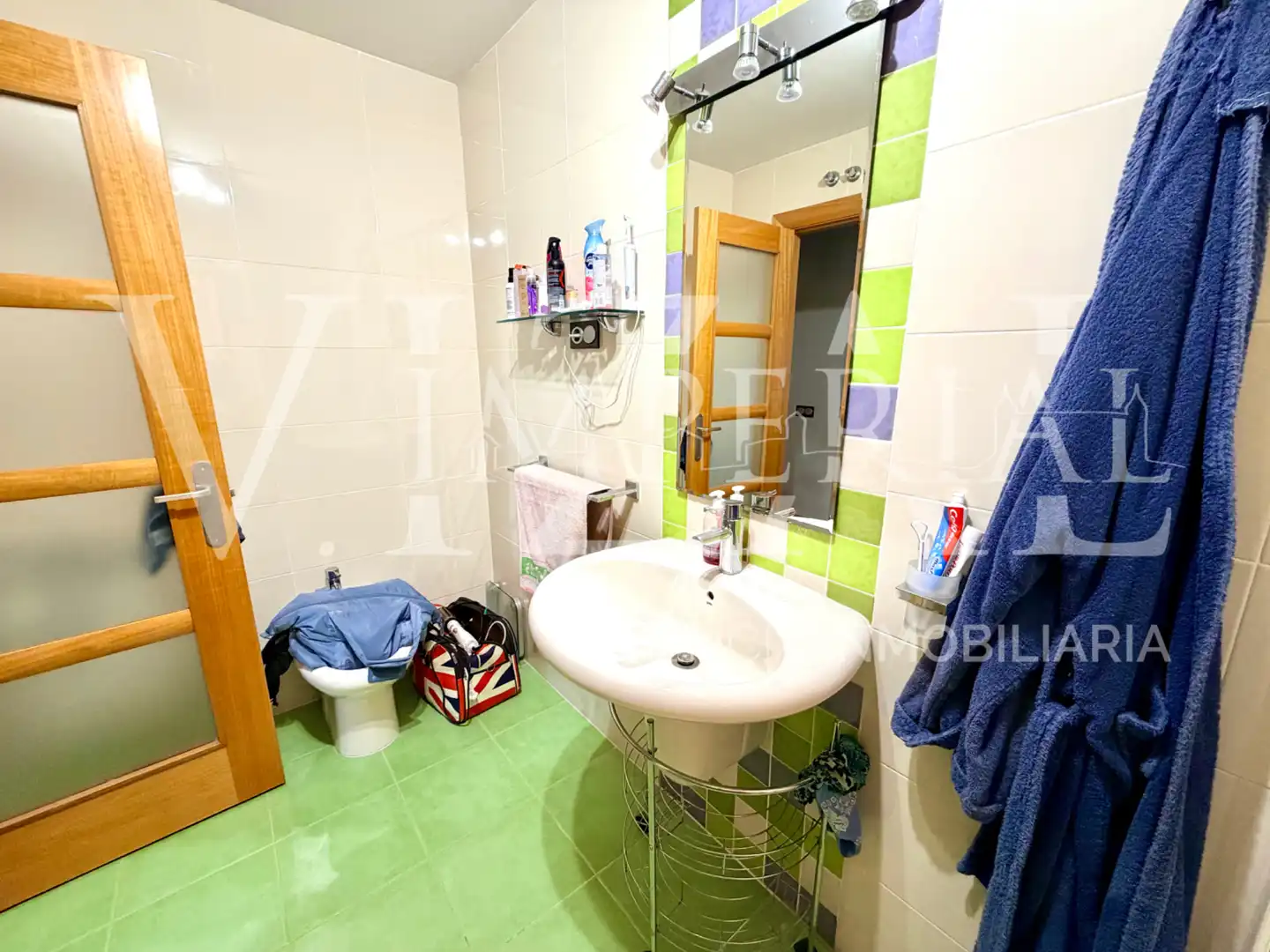 Badezimmer von Wohnung zum Verkauf in Ocaña mit Heizung, Privatgarten und Parkett