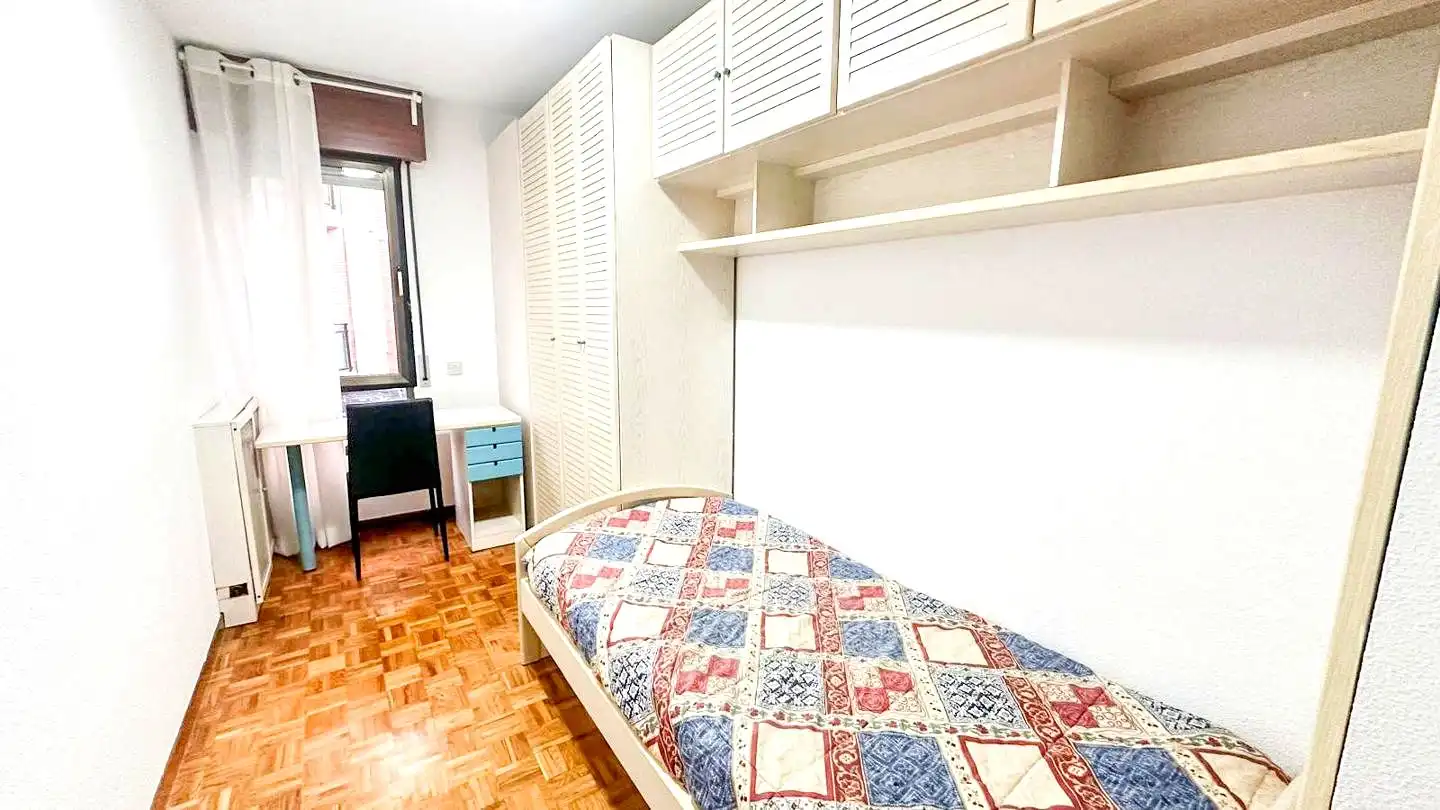 Schlafzimmer von Wohnungen zum Verkauf in  Logroño mit Heizung, Parkett und Abstellraum
