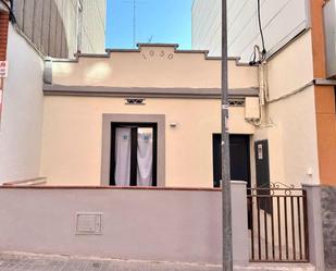 Exterior view of Single-family semi-detached for sale in Premià de Mar  with Air Conditioner, Heating and Terrace