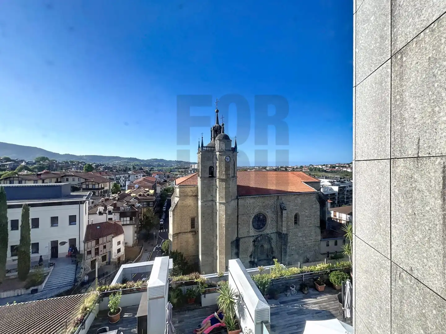 Vista exterior de Àtic en venda en Irun  amb Calefacció, Terrassa i Traster