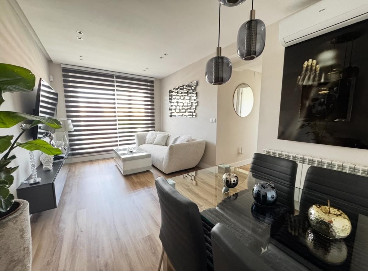 Sala d'estar de Àtic en venda en  Madrid Capital amb Aire condicionat, Calefacció i Terrassa