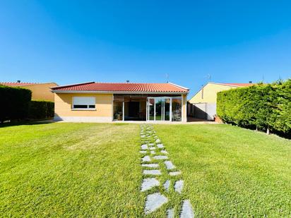 Exterior view of House or chalet for sale in Aldeamayor de San Martín