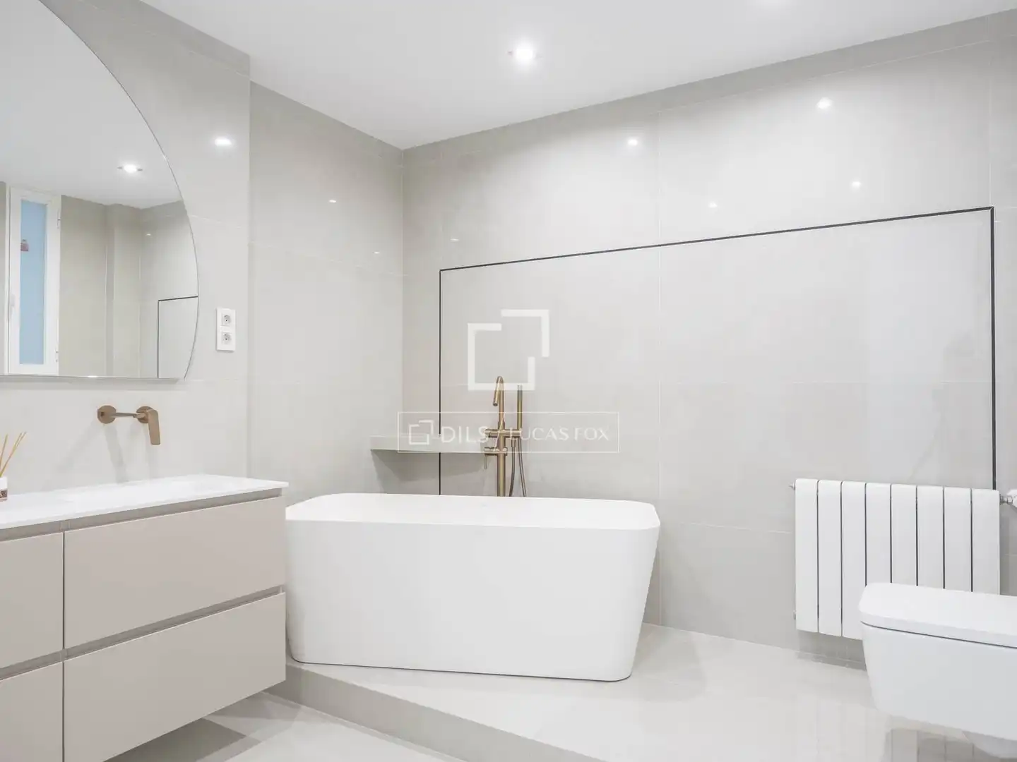 Bathroom of Flat for rent in Valencia  with Air Conditioner, Heating and Parquet flooring