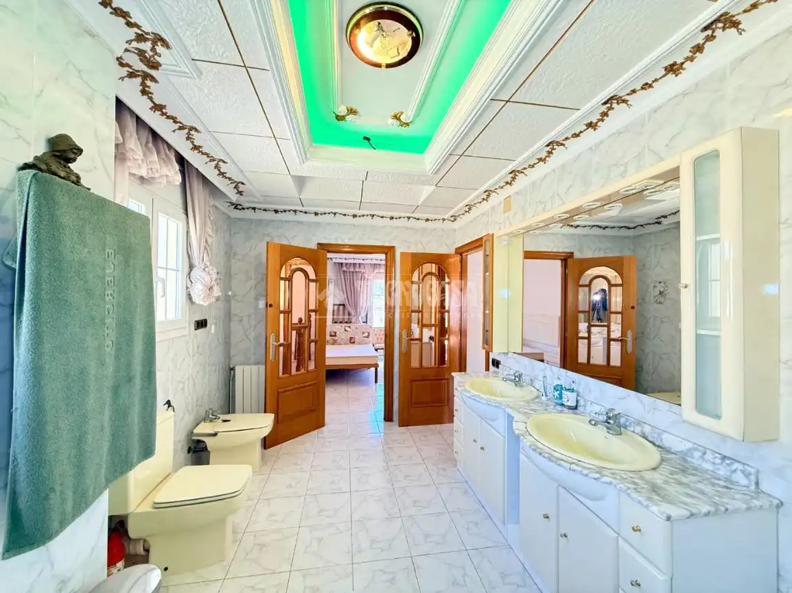 Baño de Casa o chalet en venta en Canyelles con Terraza y Piscina