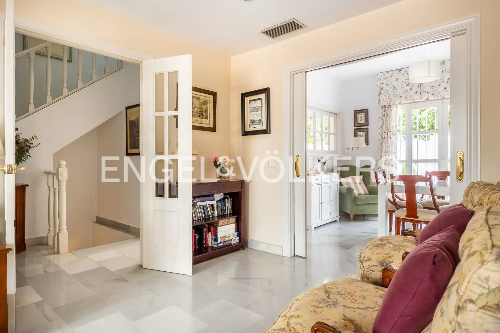 Houses for sale in Sevilla  with Air Conditioner, Heating and Private garden