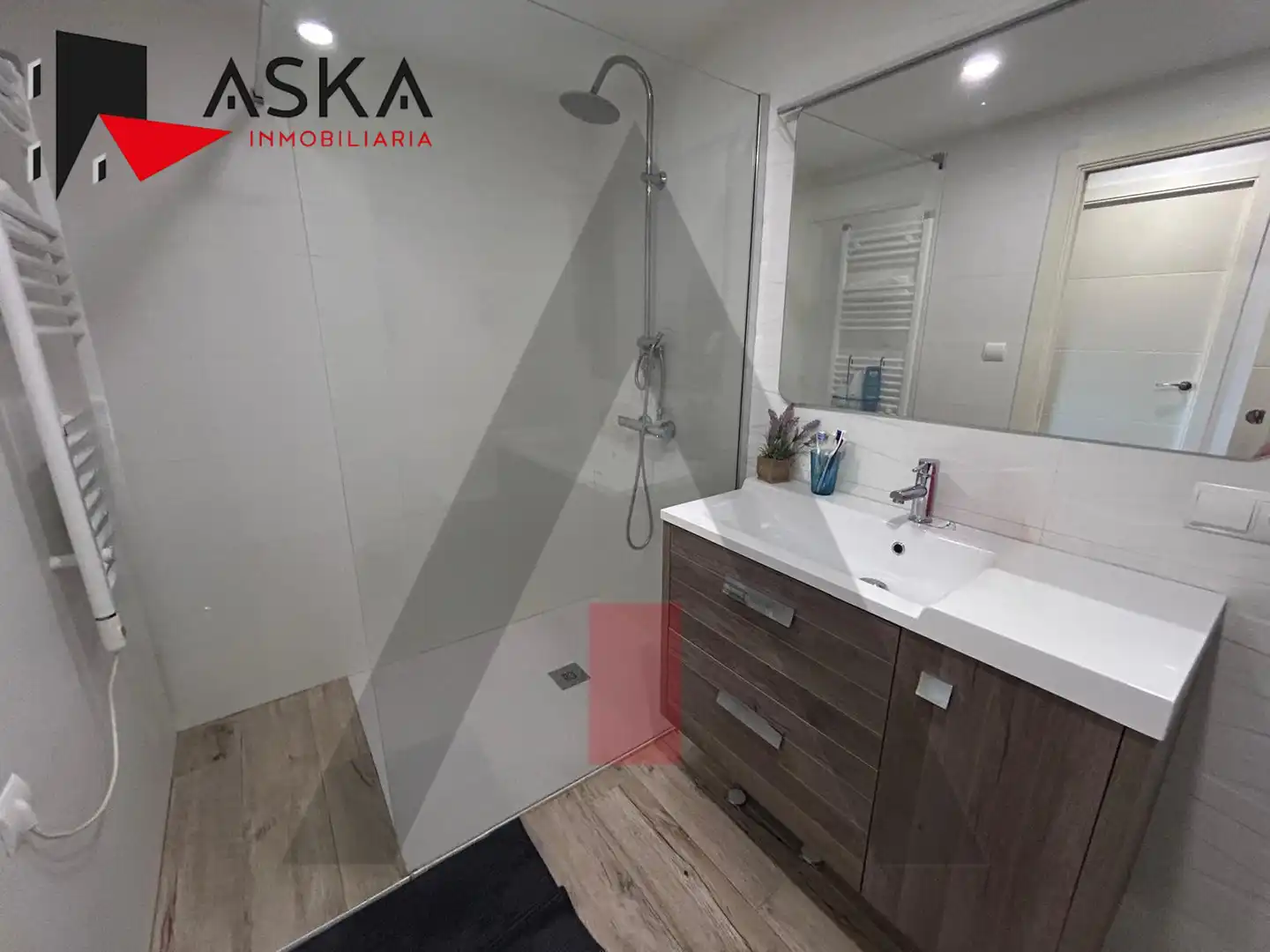 Baño de Piso en venta en Sedaví con Aire acondicionado y Balcón