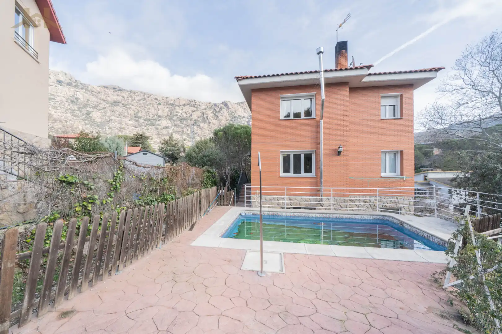 Exterior view of Houses for sale in Manzanares El Real  with Heating, Private garden and Storage room