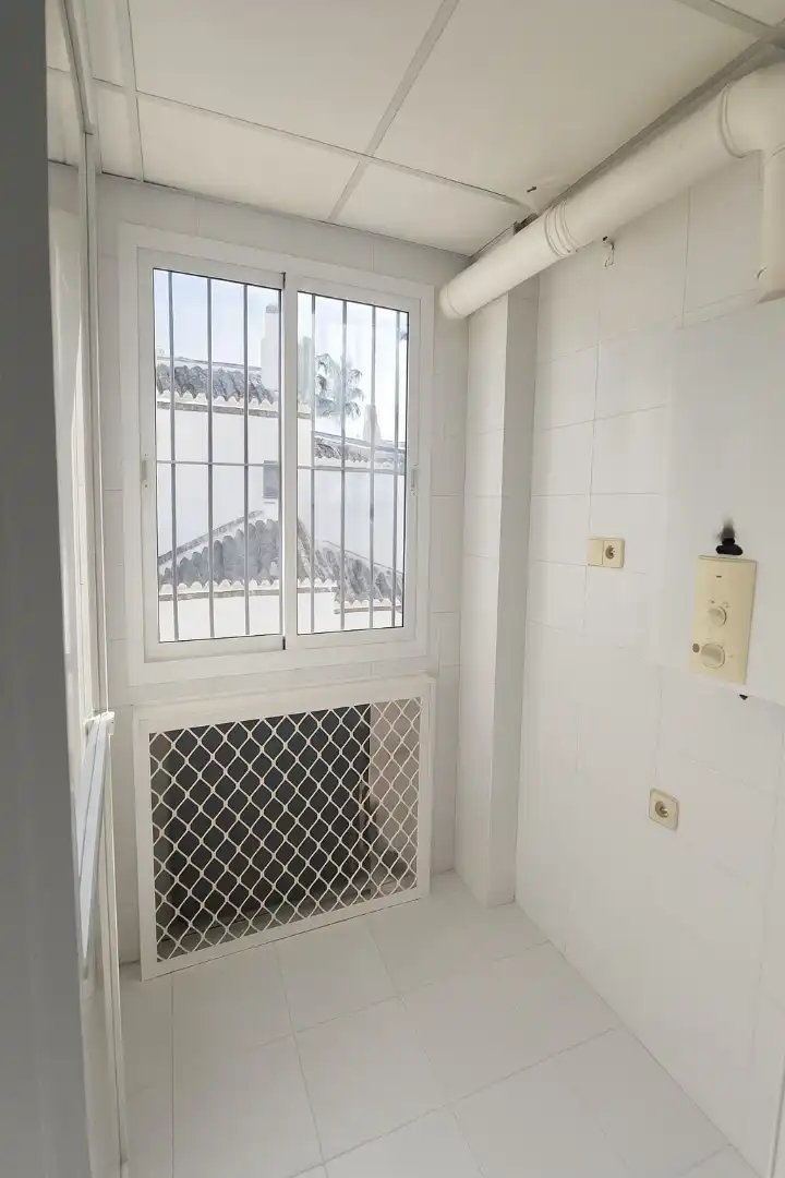 Dormitori de Casa adosada en venda en Marbella amb Aire condicionat, Terrassa i Moblat
