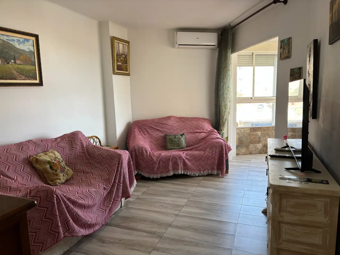 Sala d'estar de Apartament en venda en Torrox amb Aire condicionat, Terrassa i Moblat