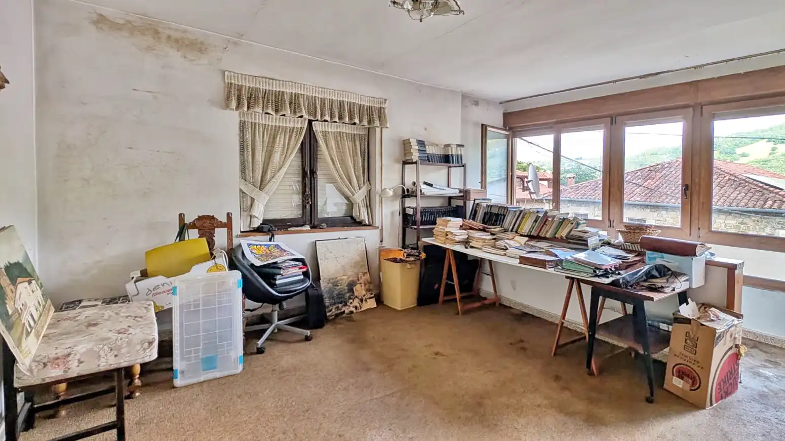 Sala d'estar de Casa o xalet en venda en Cabuérniga amb Jardí privat