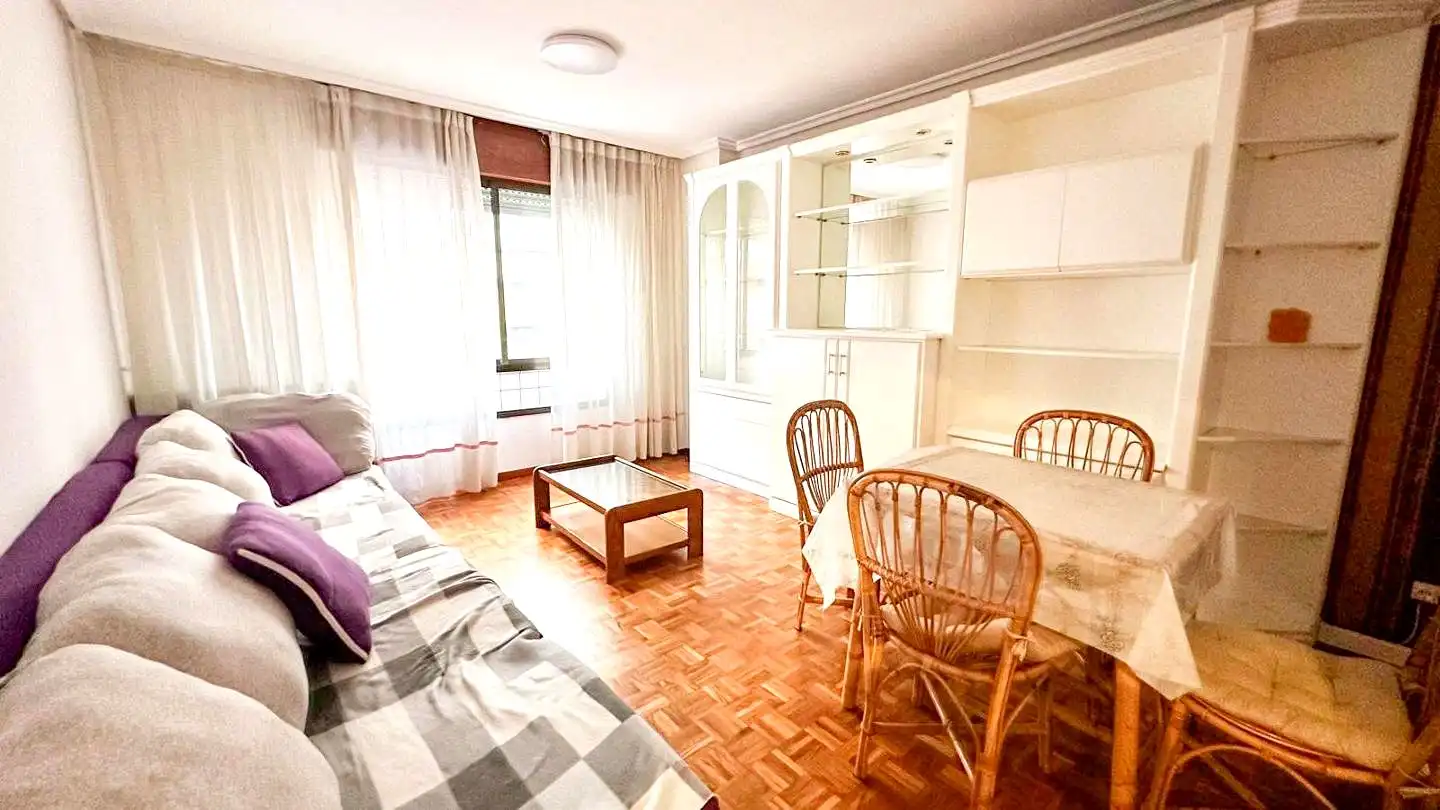Schlafzimmer von Wohnungen zum Verkauf in  Logroño mit Heizung, Parkett und Abstellraum