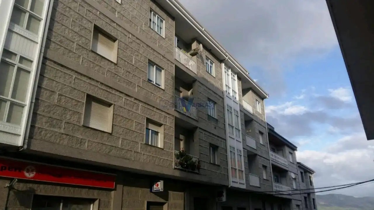 Außenansicht von Wohnung zum Verkauf in Maceda mit Abstellraum und Balkon