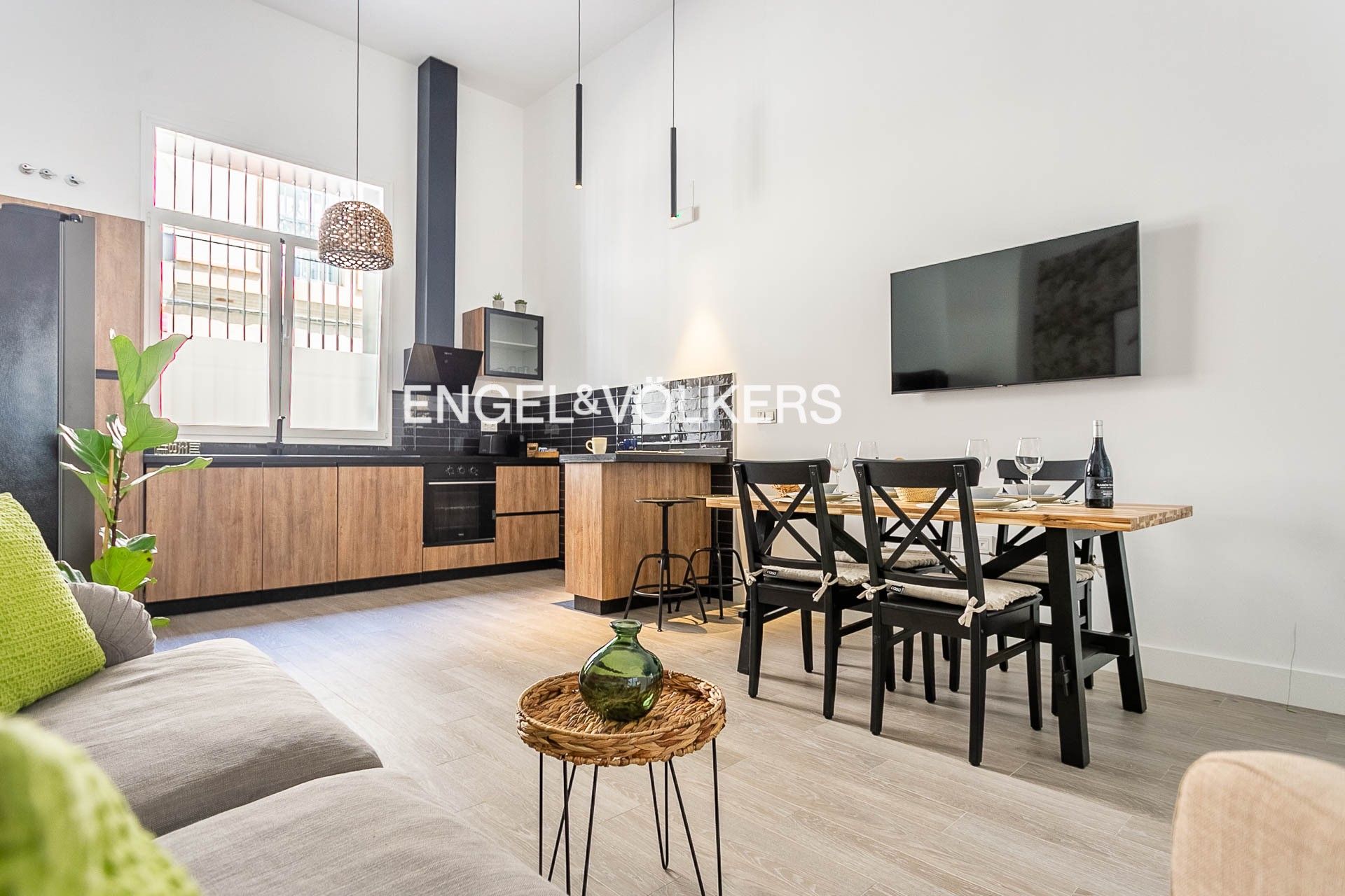 Sala d'estar de Dúplex en venda en  Sevilla Capital amb Aire condicionat, Calefacció i Terrassa