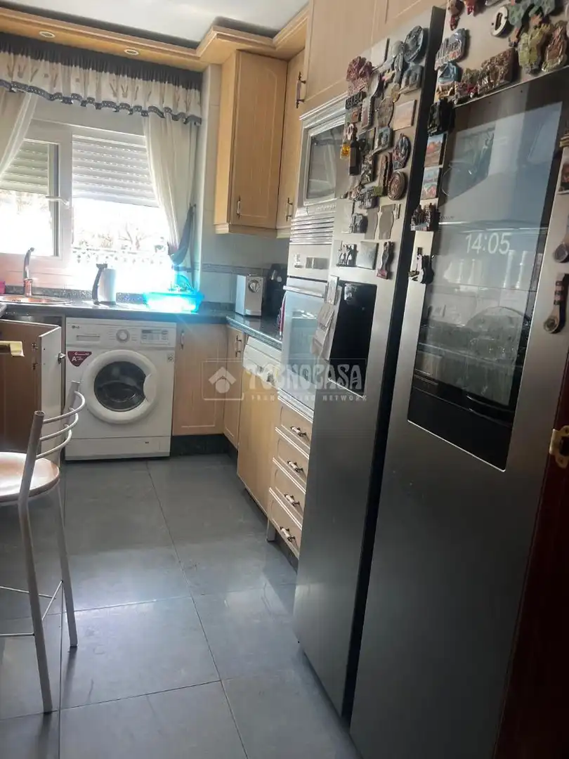 Kitchen of Flat for sale in Sevilla  with Air Conditioner, Heating and Storage room