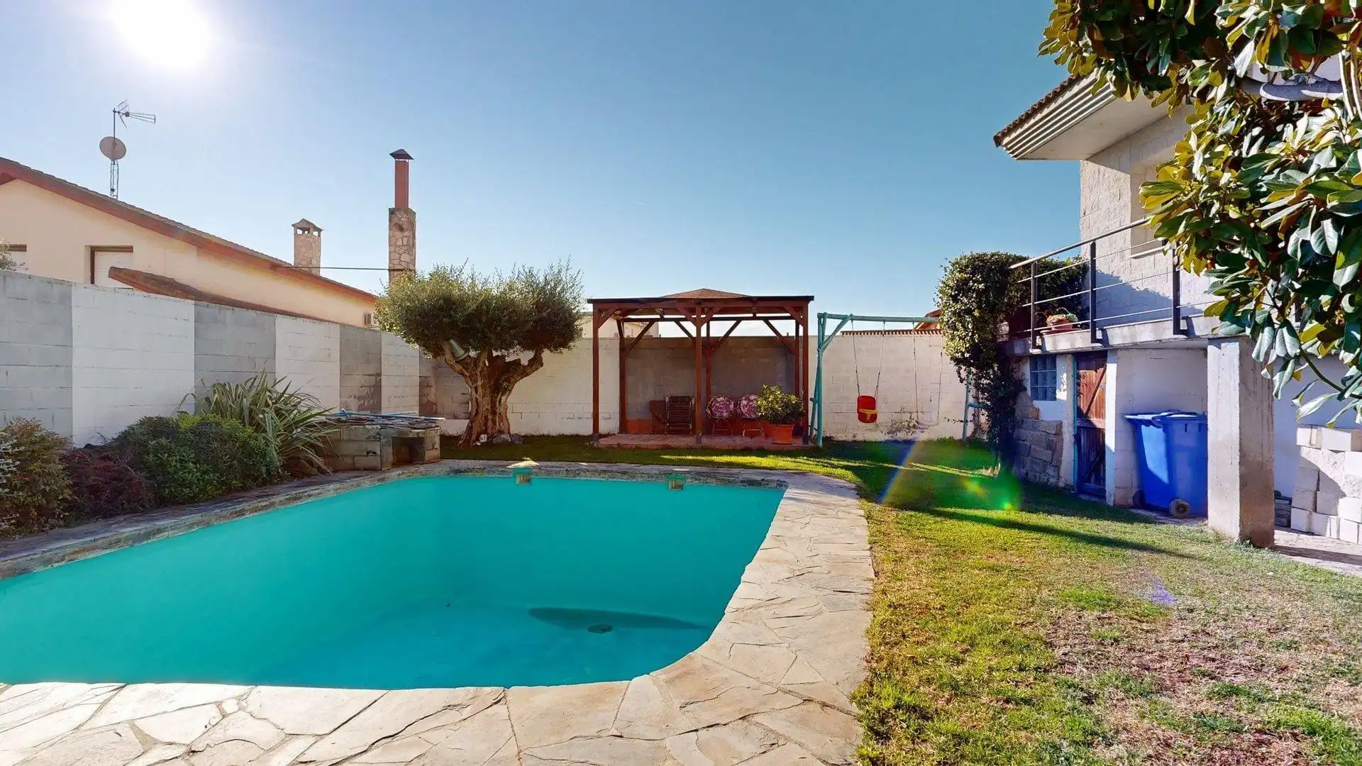 Schwimmbecken von Haus oder Chalet zum Verkauf in Nuez de Ebro mit Klimaanlage, Heizung und Privatgarten