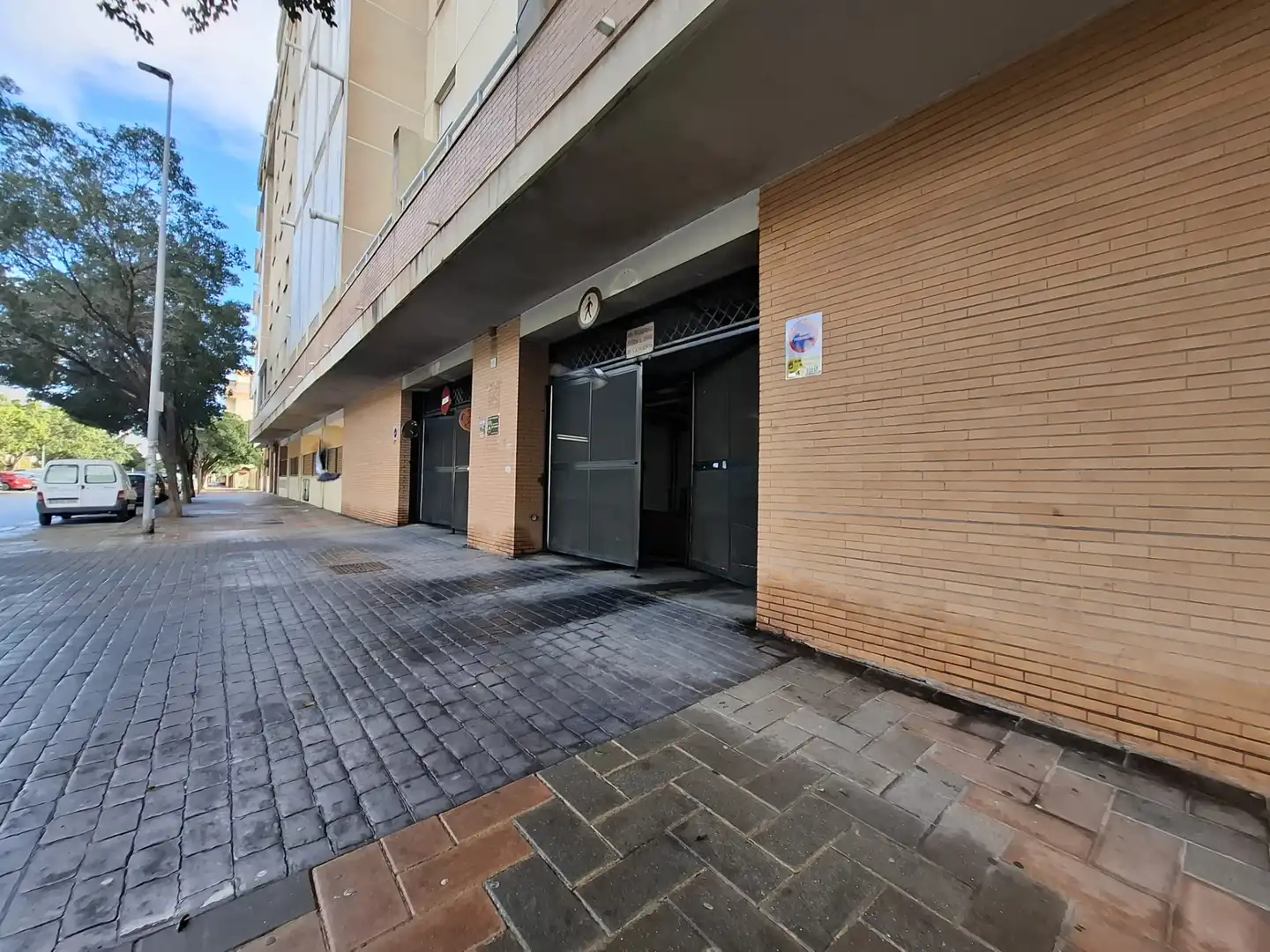Aparcament amb ascensor en venda a Avenida del Editor Ángel Caffarena, imagen 3