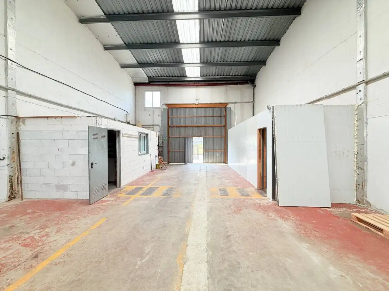 Nave industrial de alquiler en Riells i Viabrea
