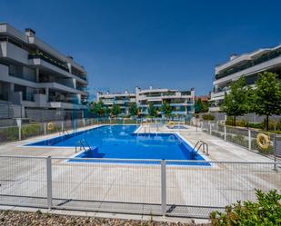 Swimming pool of Flat for sale in Boadilla del Monte  with Air Conditioner, Heating and Terrace