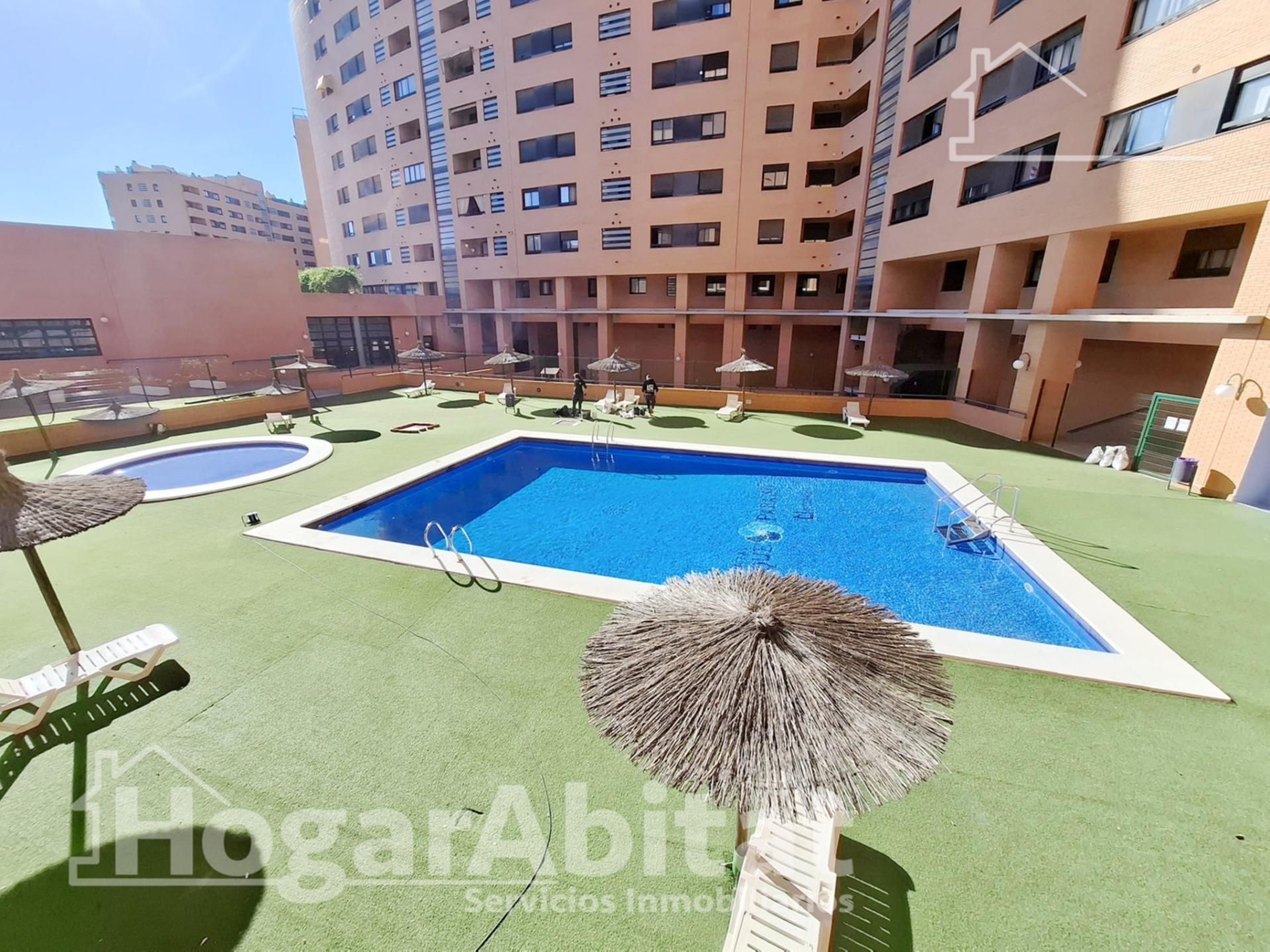 Piscina de Pis en venda en Alicante / Alacant amb Aire condicionat, Jardí privat i Terrassa