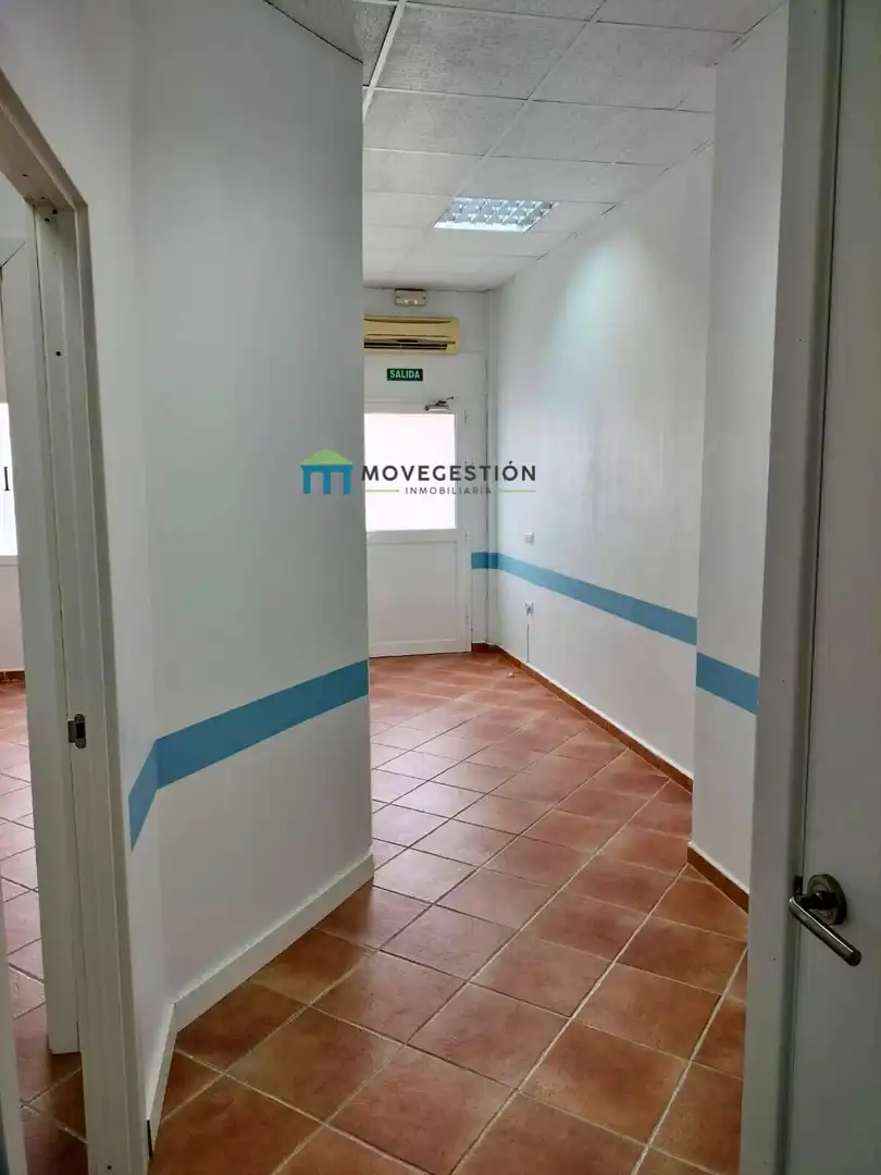 Local comercial en venda a Villamartín, imagen 4