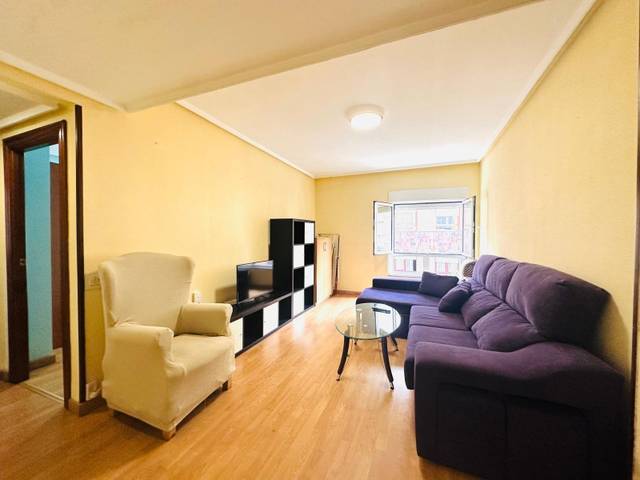 Piso en Venta en Calle VICTOR SAENZ, 4 en El Cristo