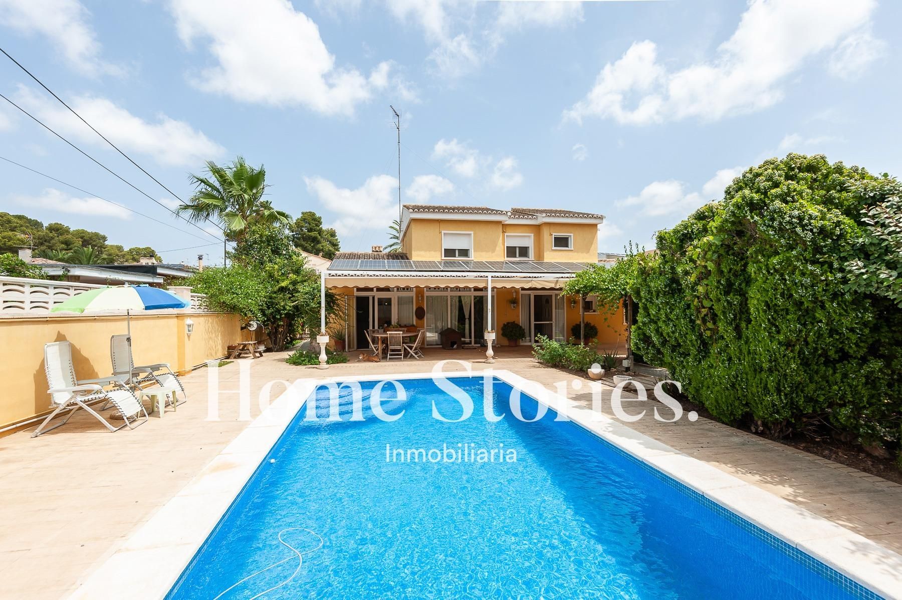 Exterior view of House or chalet for sale in Paterna  with Air Conditioner, Storage room and Swimming Pool
