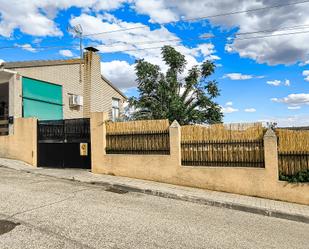 Vista exterior de Casa o xalet en venda en Titulcia amb Aire condicionat, Terrassa i Balcó