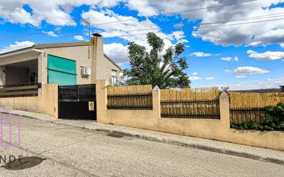 Vista exterior de Casa o xalet en venda en Titulcia amb Aire condicionat, Terrassa i Balcó