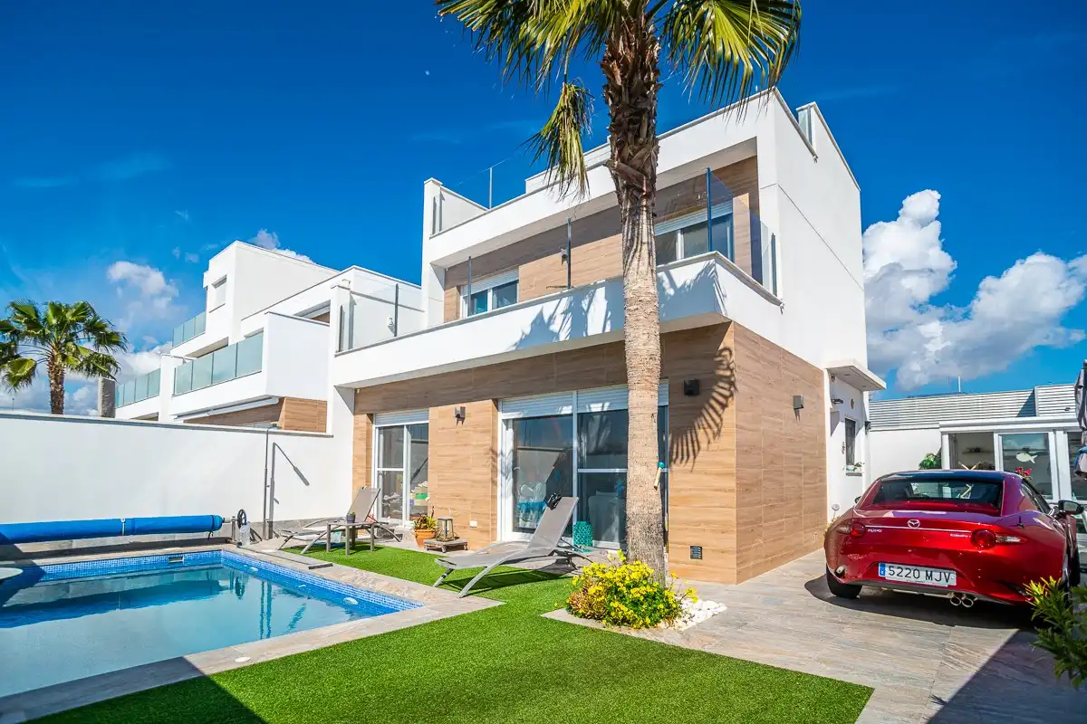 Casa amb piscina en venda a Pilar de la Horadada ciudad