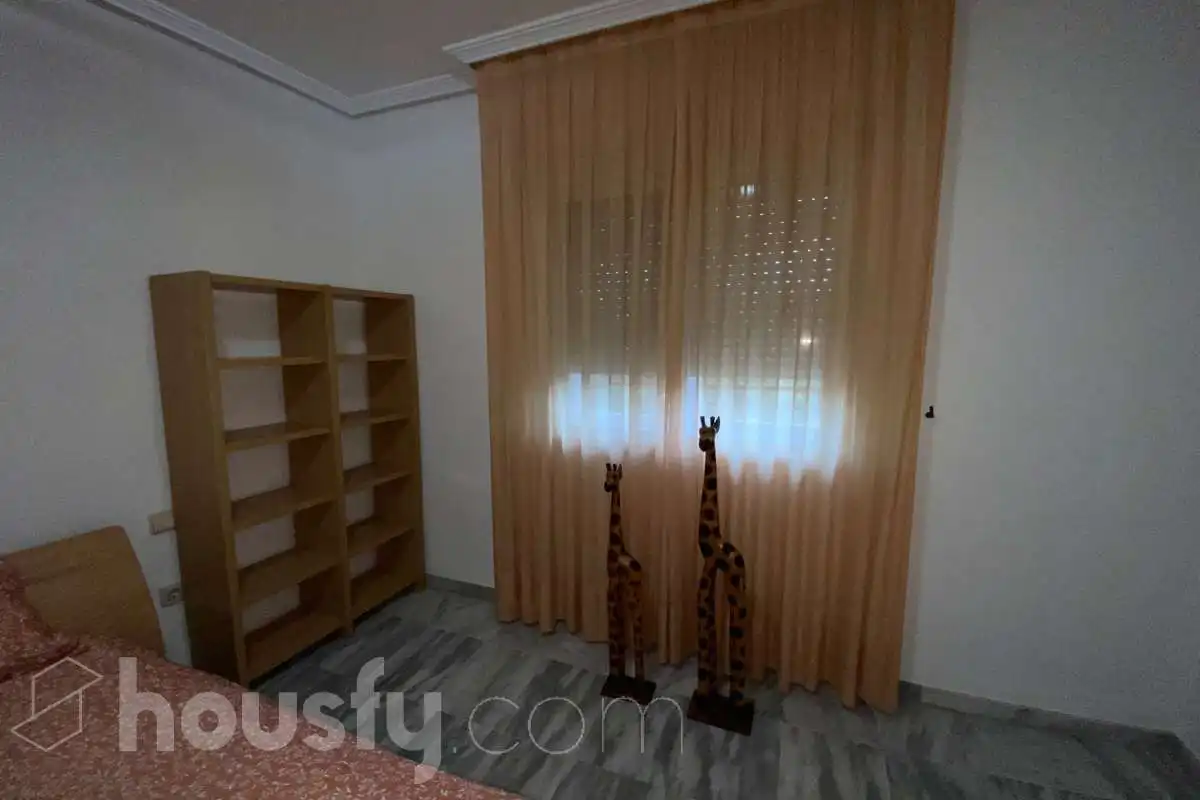 Schlafzimmer von Wohnung zur Miete in Sevilla mit Klimaanlage, Heizung und Terrasse