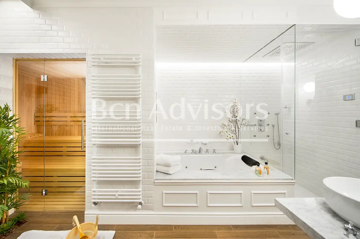 Bathroom of Attic for sale in Barcelona  with Air Conditioner, Heating and Terrace