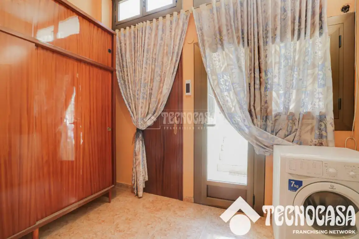 Dormitori de Casa o xalet en venda en Barcelona amb Jardí privat i Terrassa