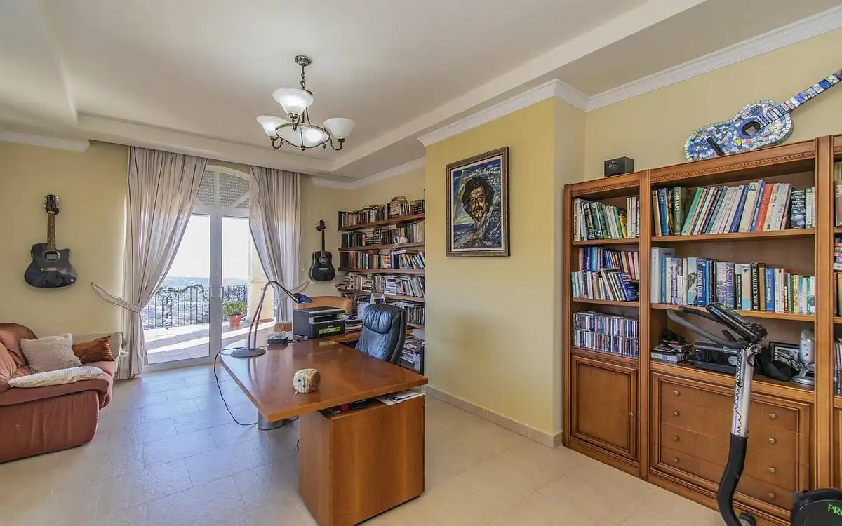 House with pool for sale in Estepona Pueblo, imagen 6