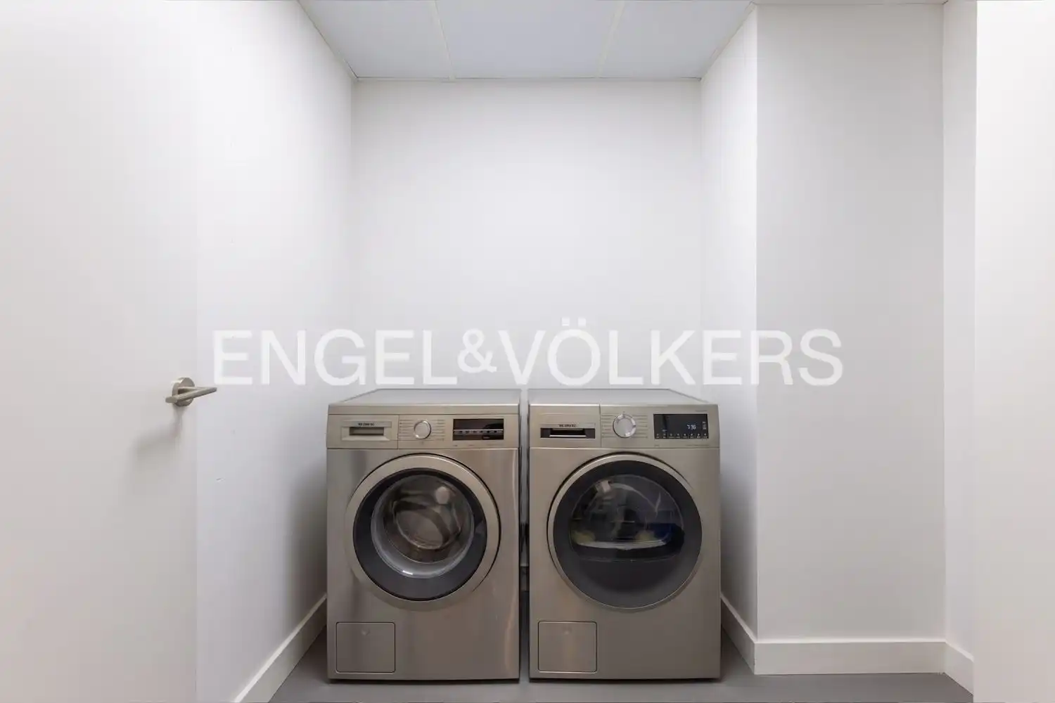 Exterior view of Flat for rent in Valencia  with Air Conditioner, Heating and Terrace
