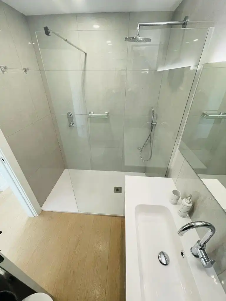 Badezimmer von Wohnung zur Miete in Alicante / Alacant mit Klimaanlage, Heizung und Parkett