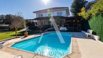 Schwimmbecken von Haus oder Chalet zum verkauf in Pozuelo de Alarcón mit Klimaanlage und Terrasse