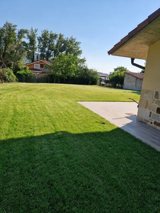 Casa o xalet en venda en Vitoria - Gasteiz amb Calefacció i Jardí privat