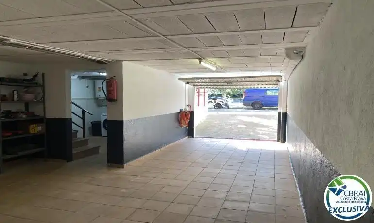 Aparcament de Casa o xalet en venda en Roses amb Calefacció, Jardí privat i Terrassa