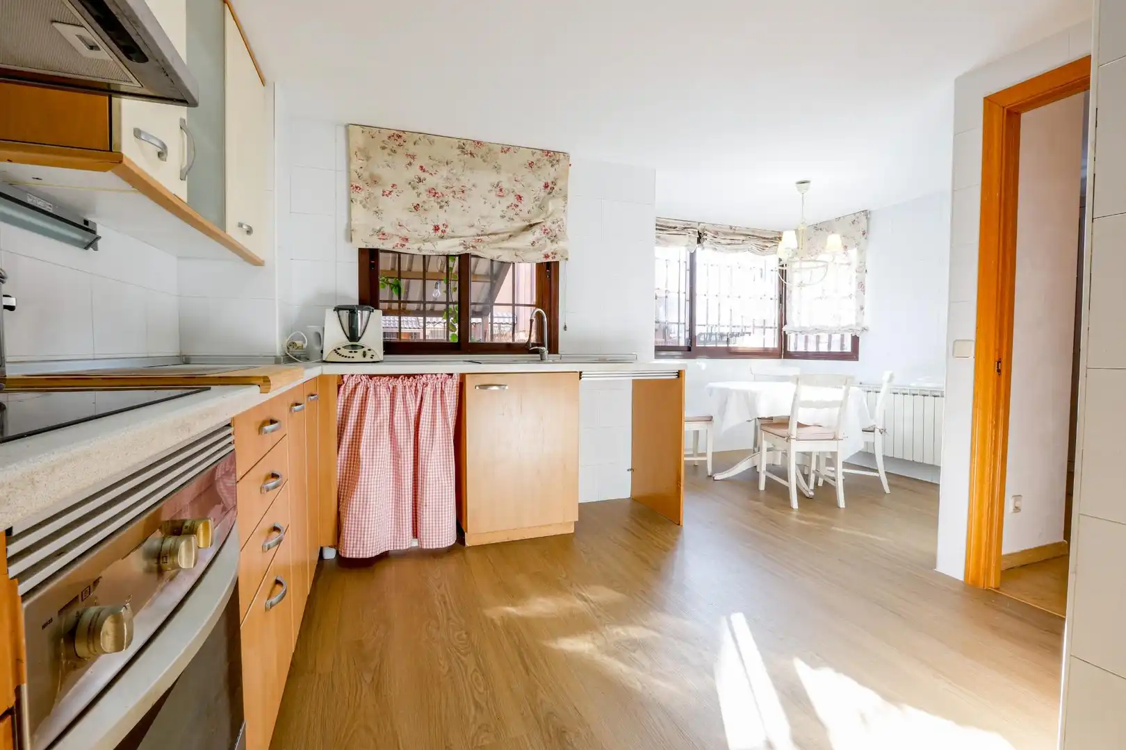 Kitchen of Detached homes for sale in Valdemoro  with Air Conditioner, Private garden and Terrace