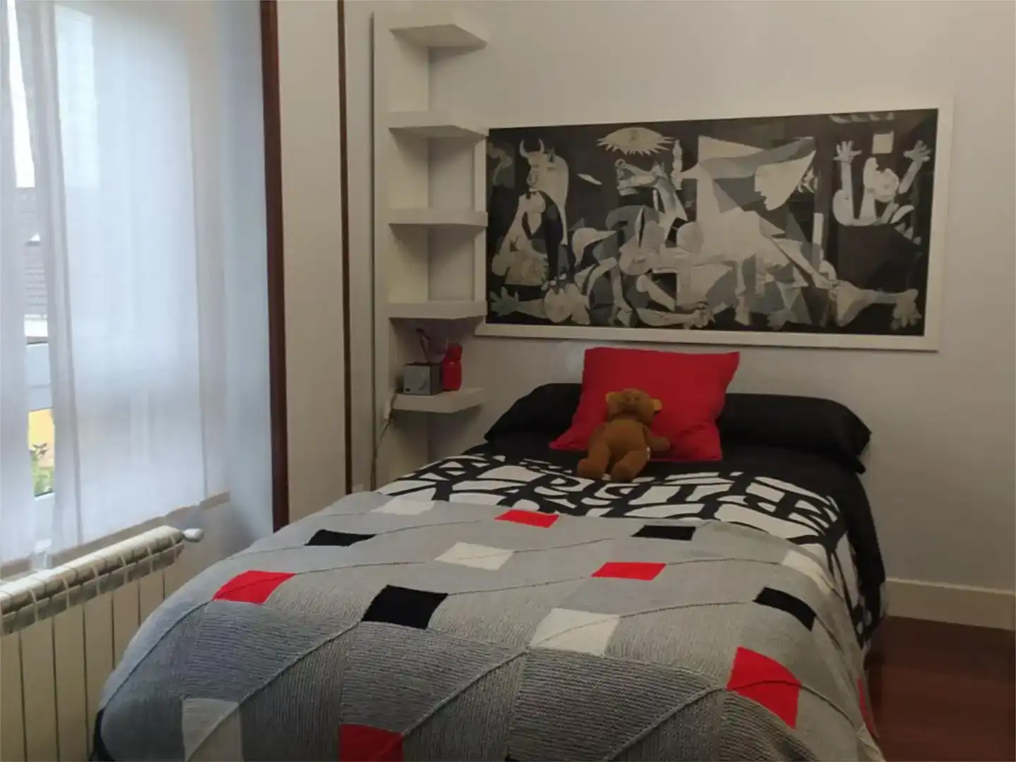 Dormitori de Casa o xalet en venda en El Astillero   amb Balcó