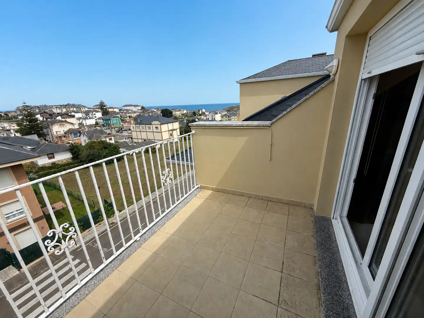 Balcony of Attic for sale in Navia  with Heating, Parquet flooring and Terrace
