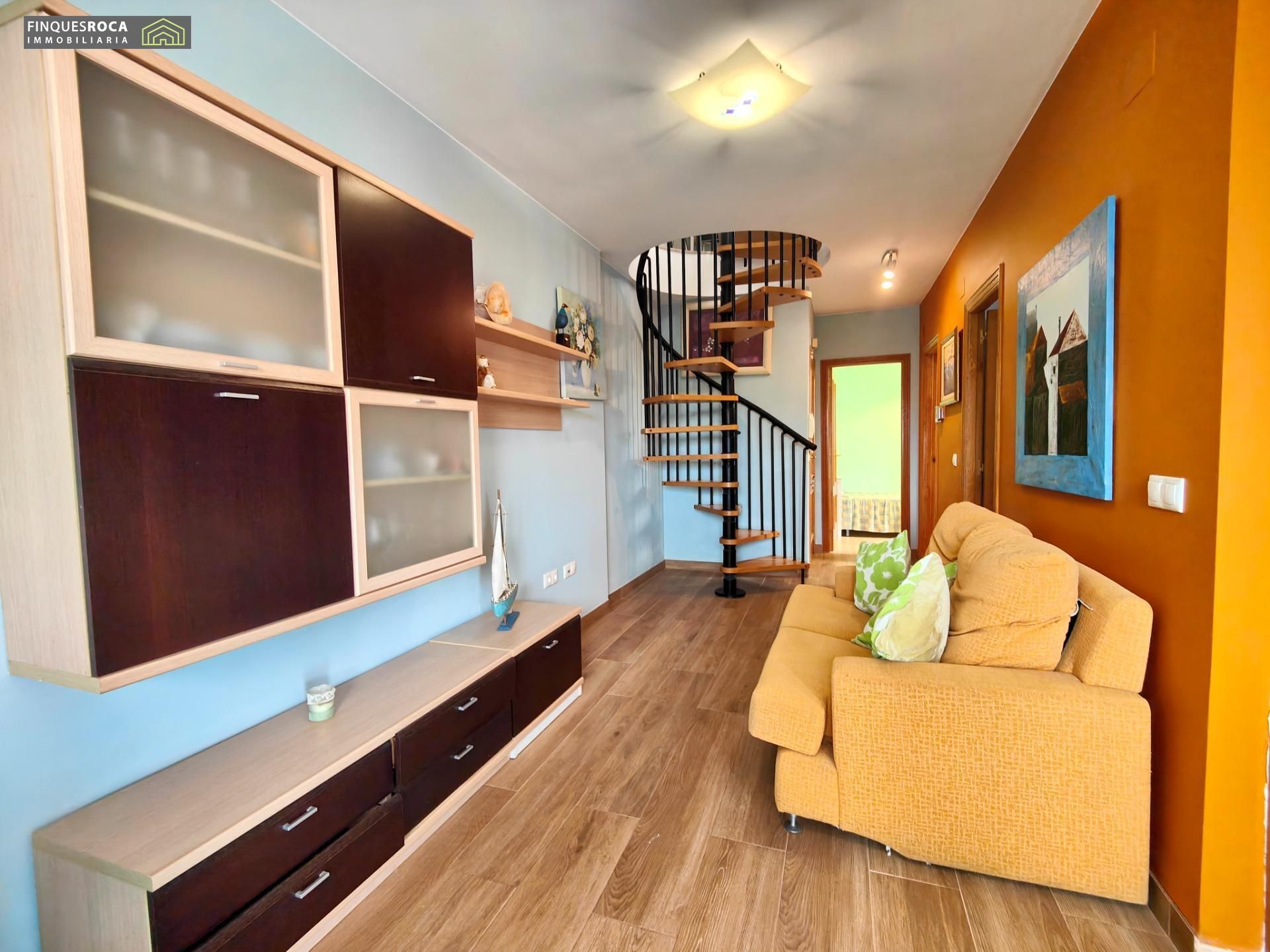Sala de estar de Ático en venta en Alcanar con Aire acondicionado, Terraza y Trastero