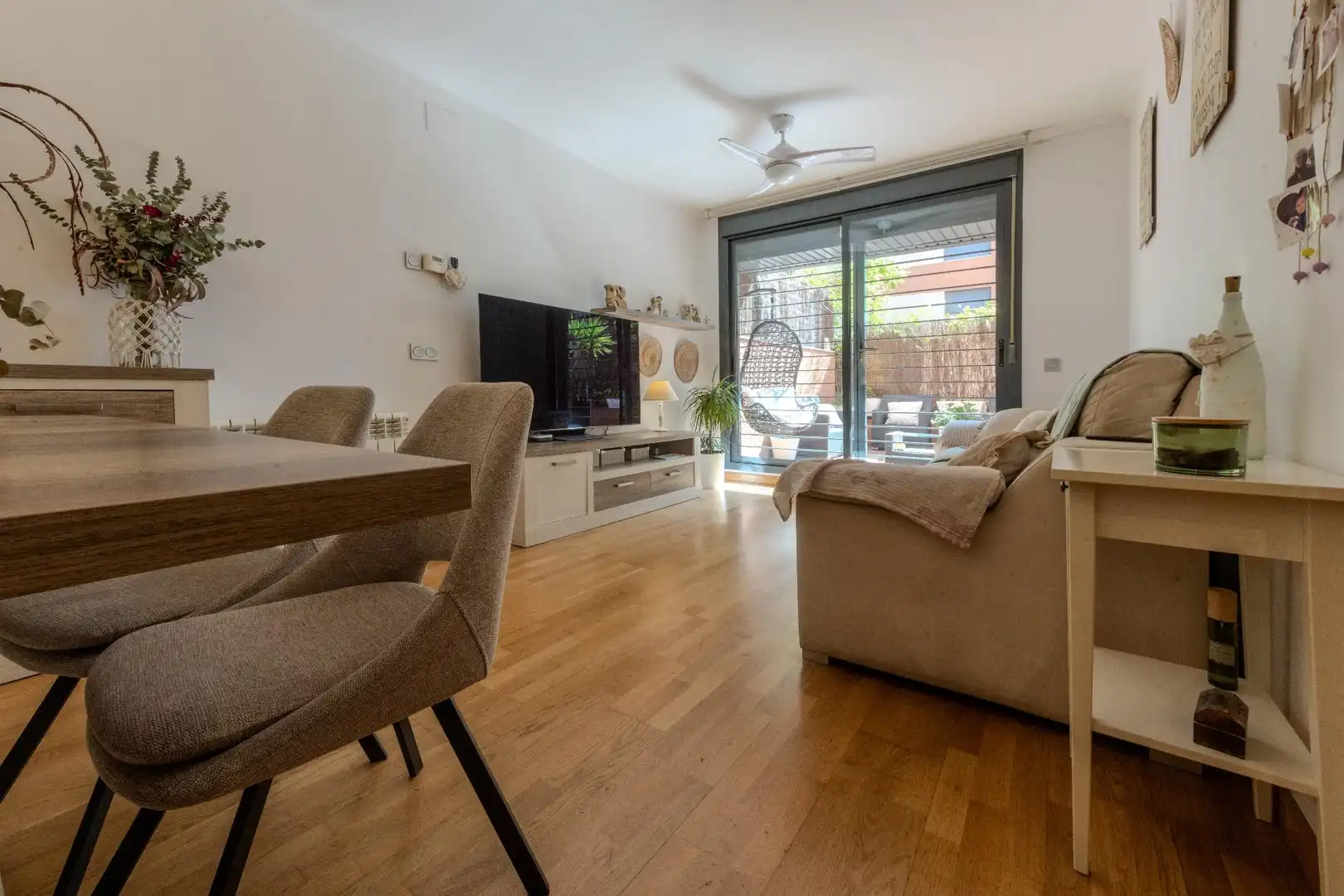 Sala de estar de Planta baja en venta en Sabadell con Aire acondicionado, Calefacción y Jardín privado