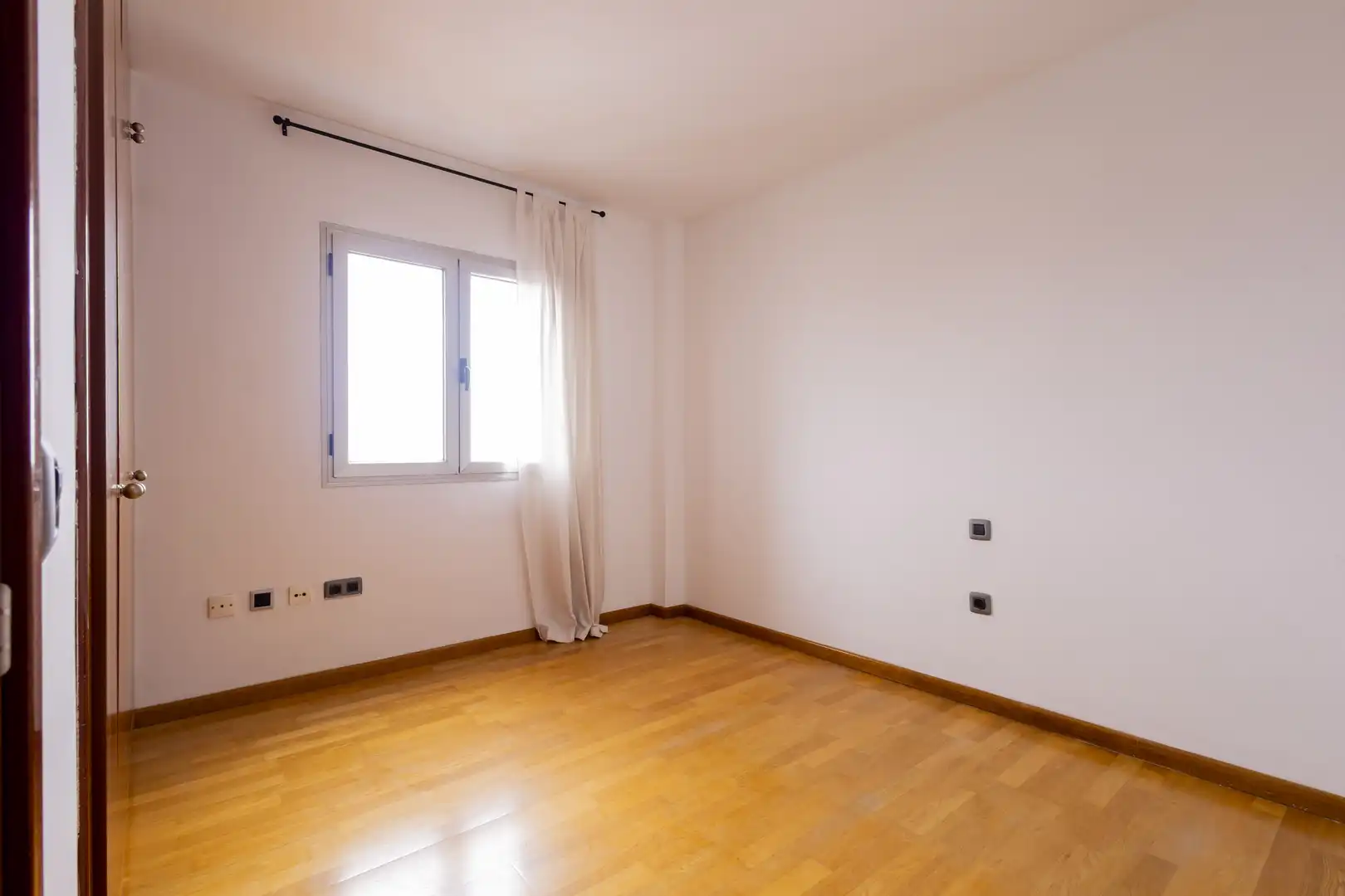 Habitación de Ático de alquiler en San Cristóbal de la Laguna con Terraza, Trastero y Balcón