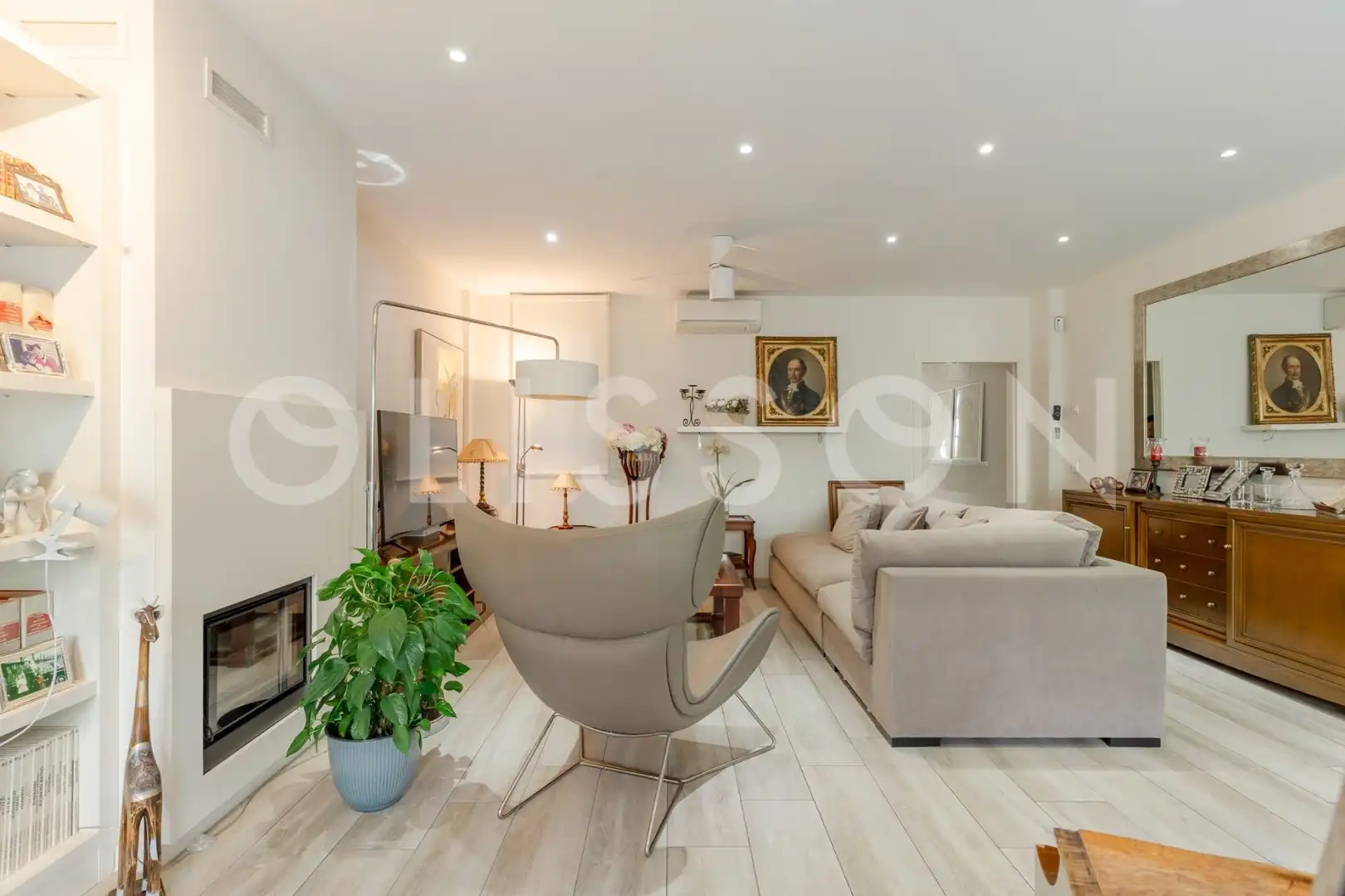 Living room of Detached homes for sale in Madrid  with Air Conditioner, Heating and Private garden