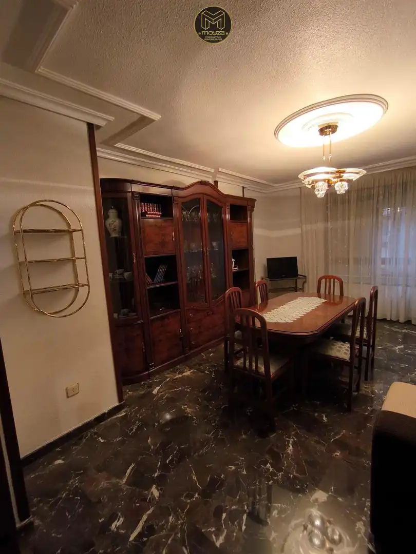 Flat to rent in Hospital, imagen 2