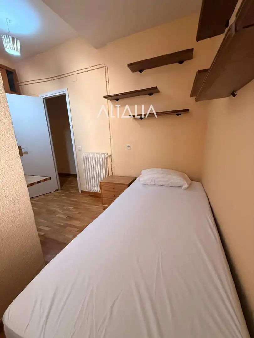 Bedroom of Flat for rent in Cuenca  with Heating, Terrace and Storage room